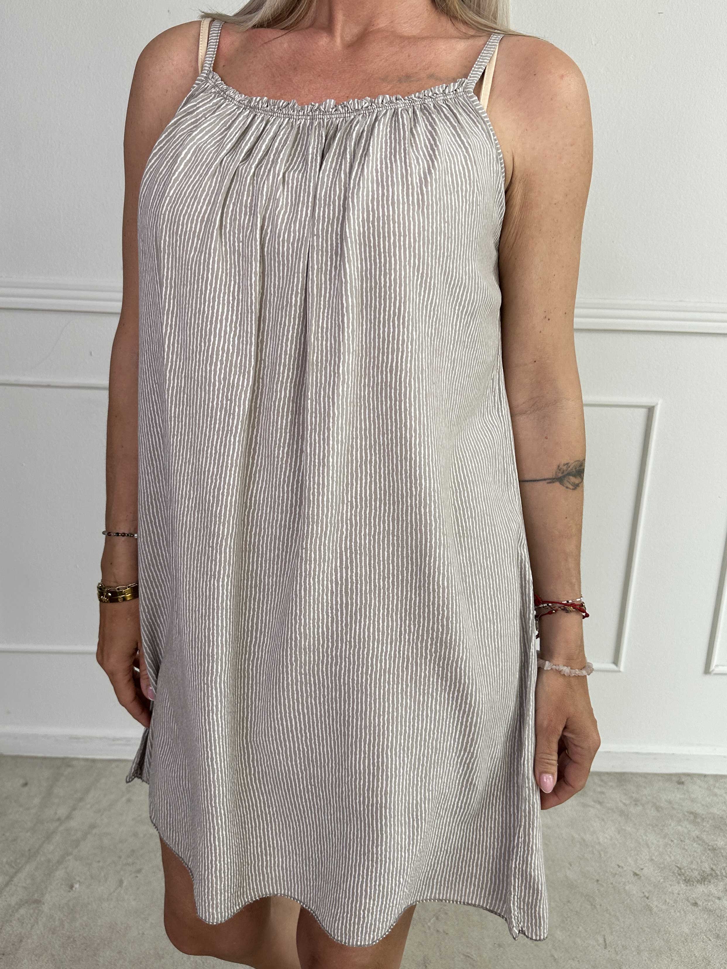 Afina - Stropkjole i viskose med tynde striber